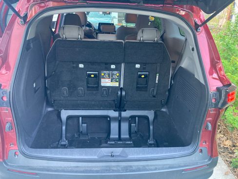 Used 2024 Toyota Sienna LE AWD/4WD image 11