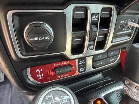 Used 2024 Jeep Wrangler Unlimited Rubicon 4xe w/ Safety Group AWD/4WD image 19