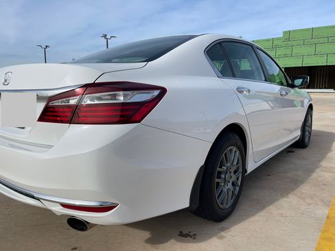 Used 2016 Honda Accord LX image 8