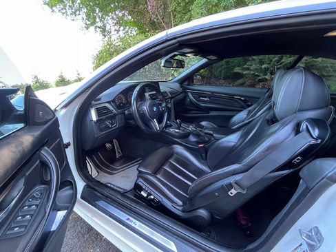 Used 2017 BMW M4 Convertible RWD image 6