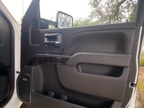 Used 2015 GMC Sierra 2500 Denali w/ Suspension Package, Off-Road image 16