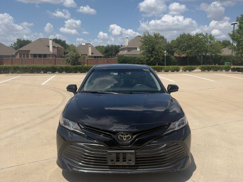 Used 2019 Toyota Camry LE FWD image 2