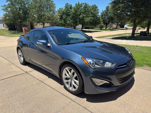 Used 2013 Hyundai Genesis 3.8 RWD image 5