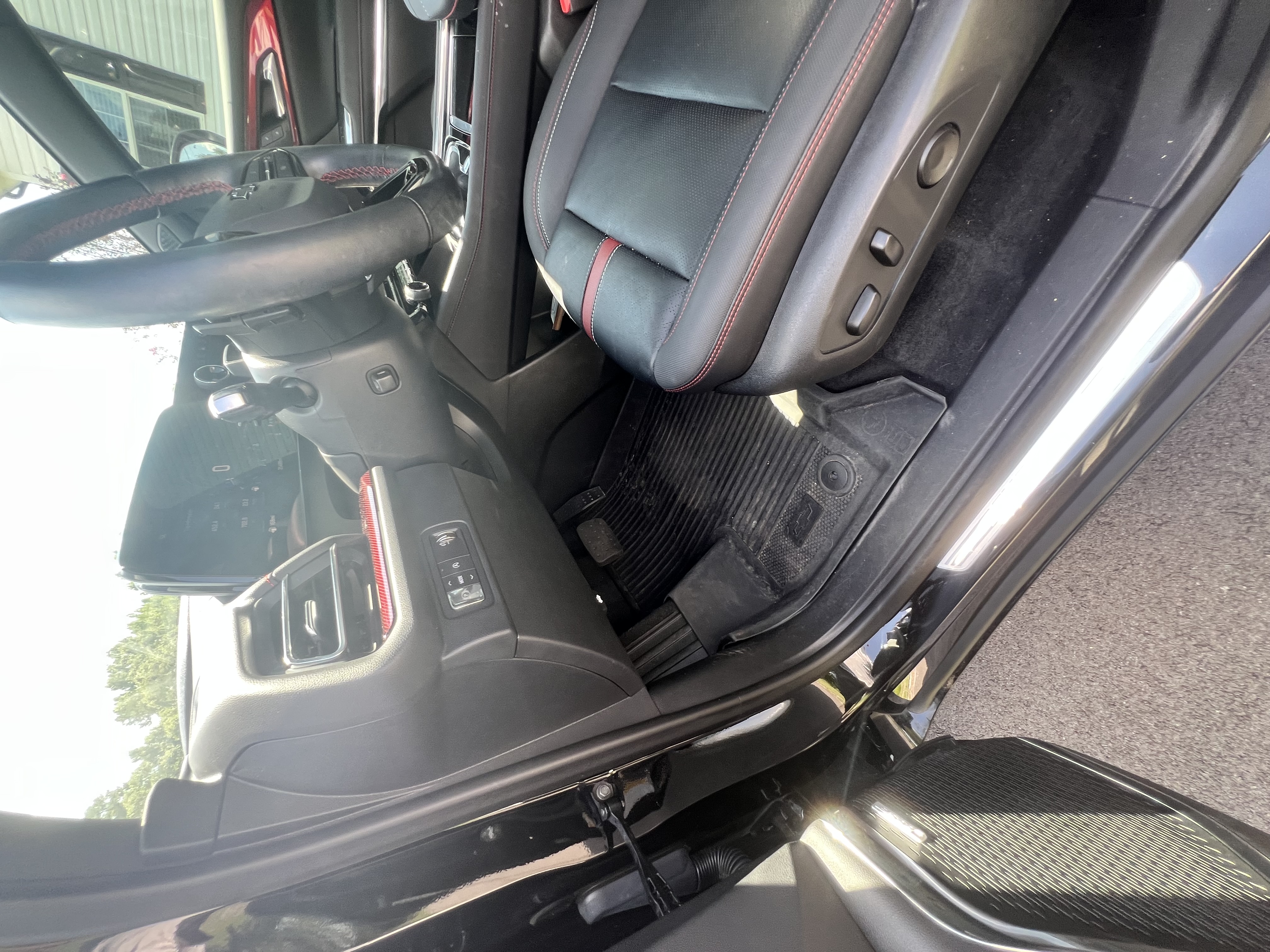 Used 2025 Chevrolet Traverse RS w/ LPO, Floor Liner Package FWD image 16