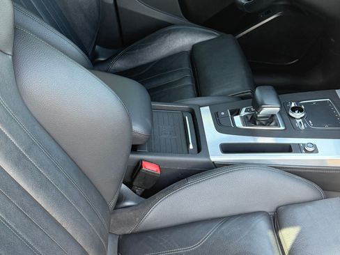 Used 2020 Audi Q5 2.0T Titanium Premium Plus w/ Premium Plus Package AWD/4WD image 12