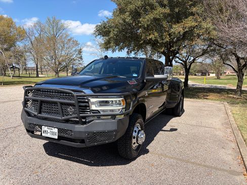 Used 2022 RAM 3500 Laramie image 12