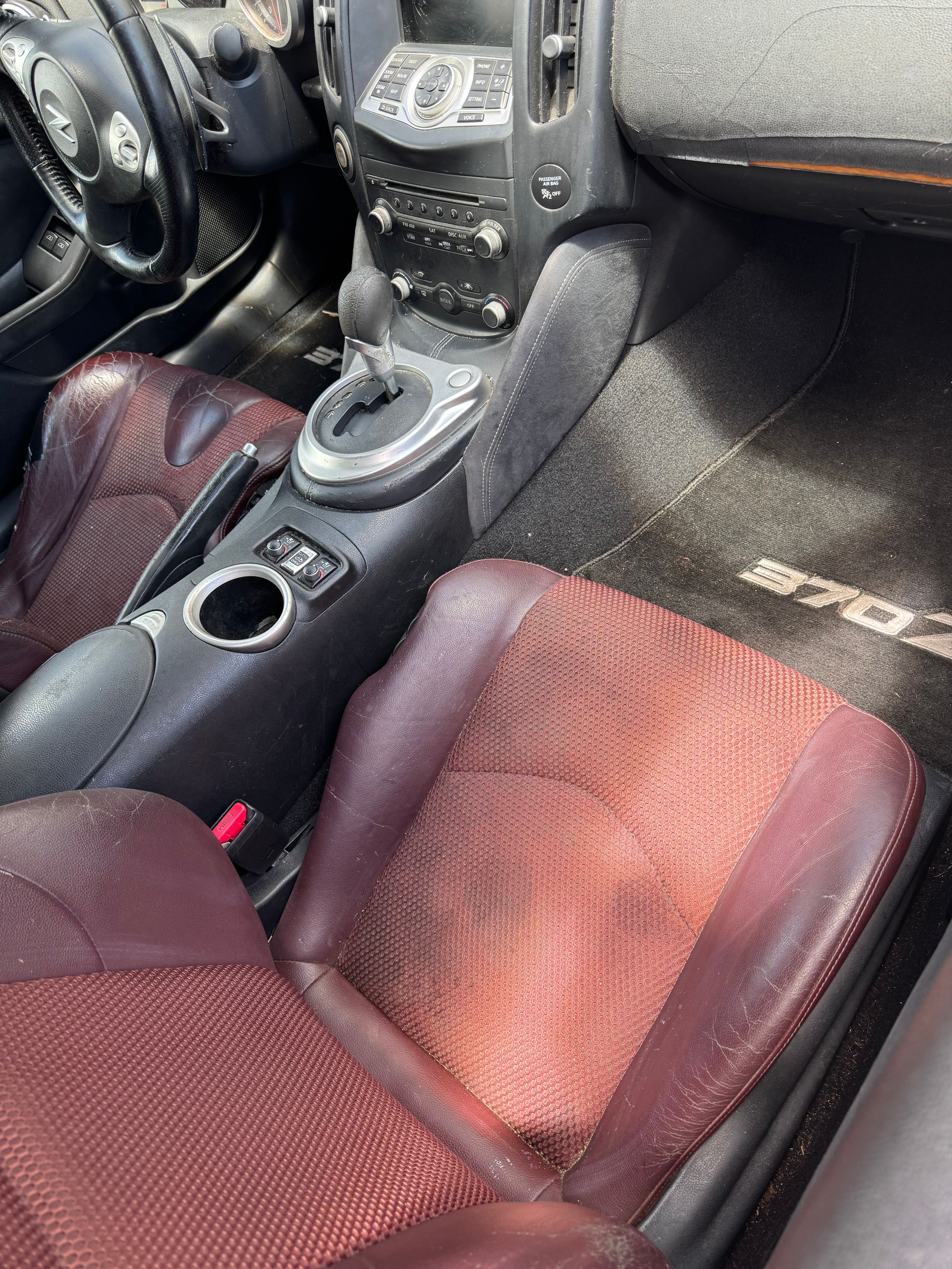 Used 2010 Nissan 370Z Touring w/ Sport Pkg RWD image 18