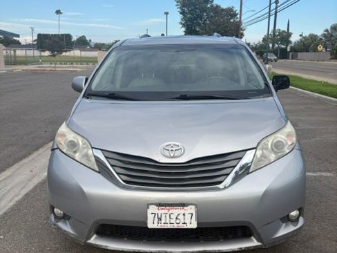 Used 2013 Toyota Sienna XLE FWD image 12