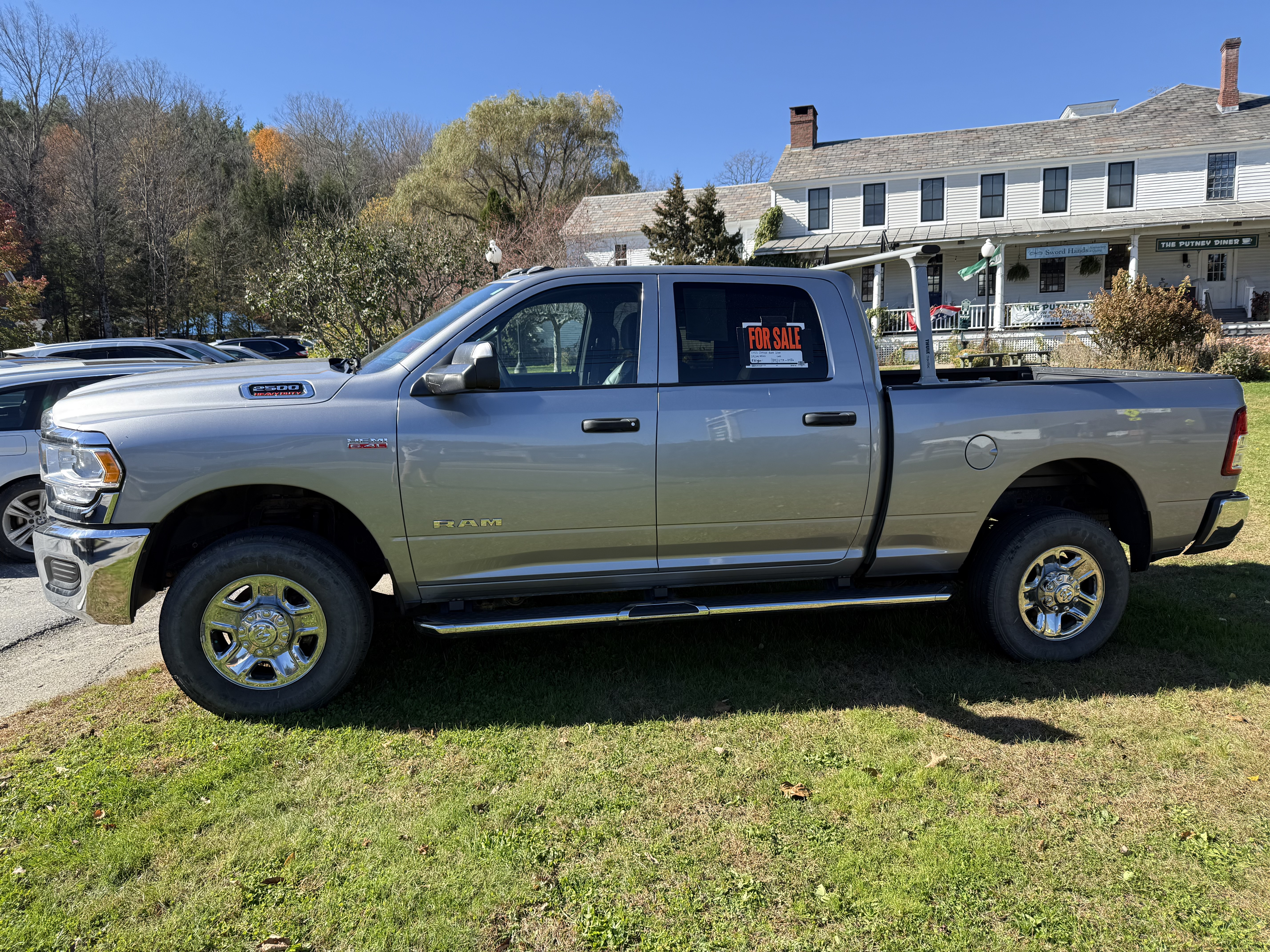 Used 2022 RAM 2500 Tradesman w/ Chrome Appearance Group AWD/4WD image 2