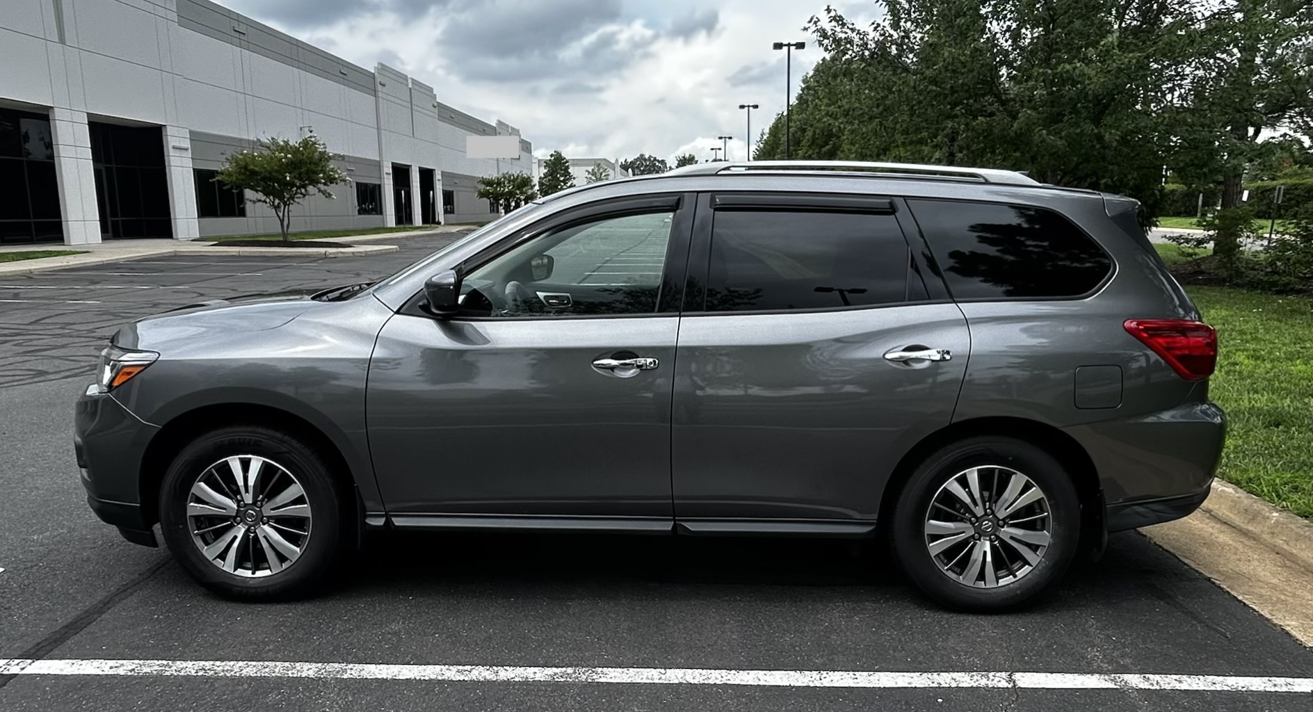 Used 2019 Nissan Pathfinder S AWD/4WD image 1