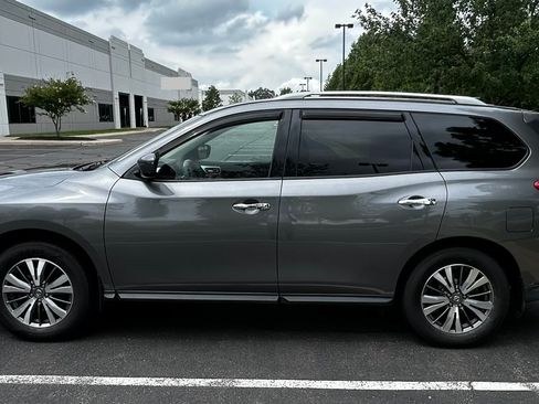 Used 2019 Nissan Pathfinder S AWD/4WD image 1