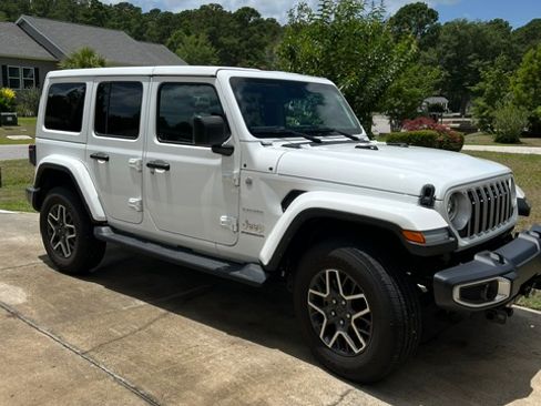 Used 2024 Jeep Wrangler Unlimited Sahara AWD/4WD image 1