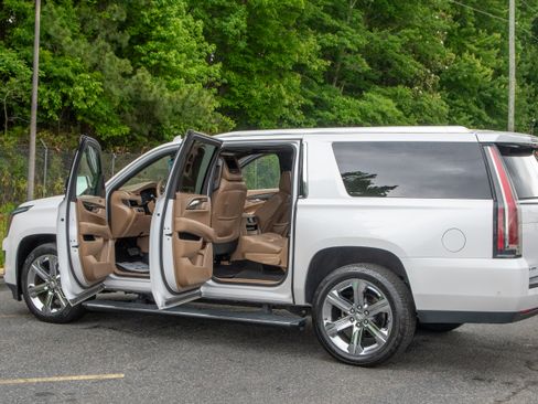 Used 2019 Cadillac Escalade ESV Platinum AWD/4WD image 11