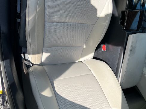 Used 2016 Lexus ES 300h w/ Premium Package w/Wood Trim FWD image 11