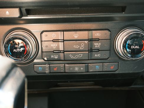 Used 2018 Ford F150 Limited w/ Trailer Tow Package image 8