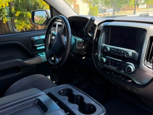 Used 2018 Chevrolet Silverado 1500 LT AWD/4WD image 11