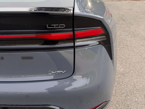 Used 2024 Toyota Prius Limited image 6