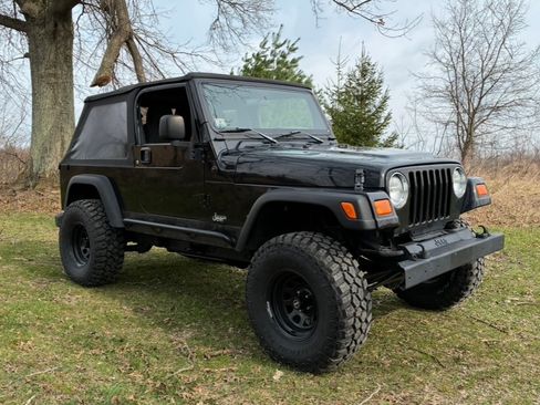 Used 2005 Jeep Wrangler Unlimited AWD/4WD image 1