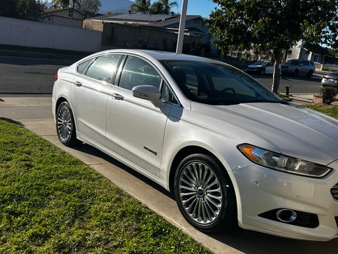 Used 2014 Ford Fusion Titanium image 2