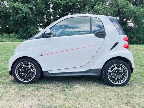 Used 2015 smart fortwo passion RWD image 1