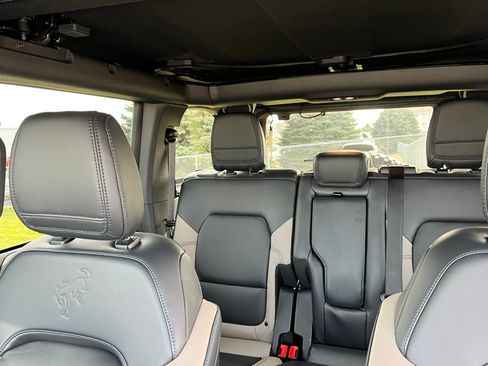 Used 2023 Ford Bronco Wildtrak image 10