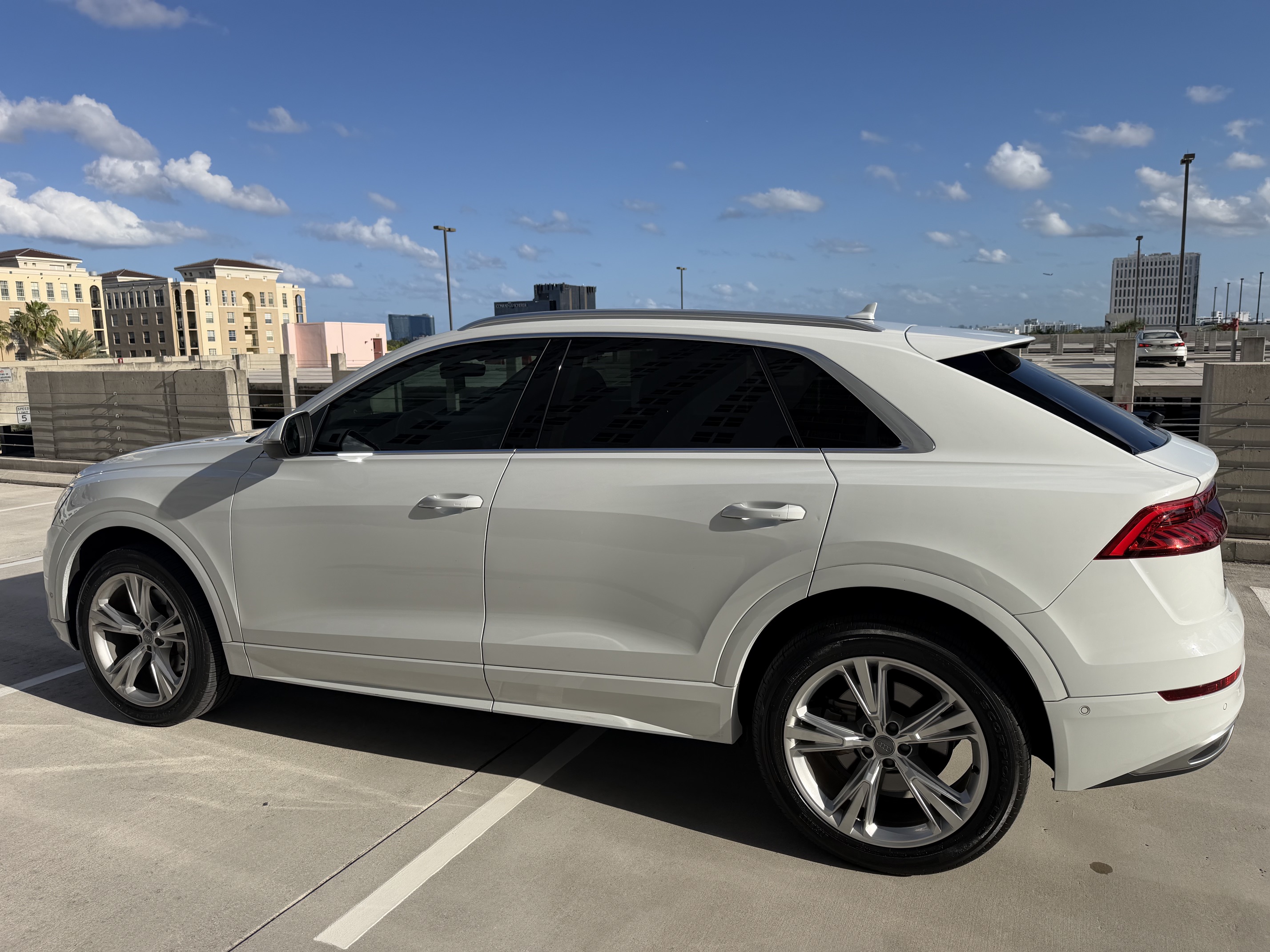 Used 2019 Audi Q8 Premium Plus w/ Premium Plus AWD/4WD image 5