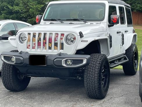 Used 2018 Jeep Wrangler Unlimited Sahara AWD/4WD image 2