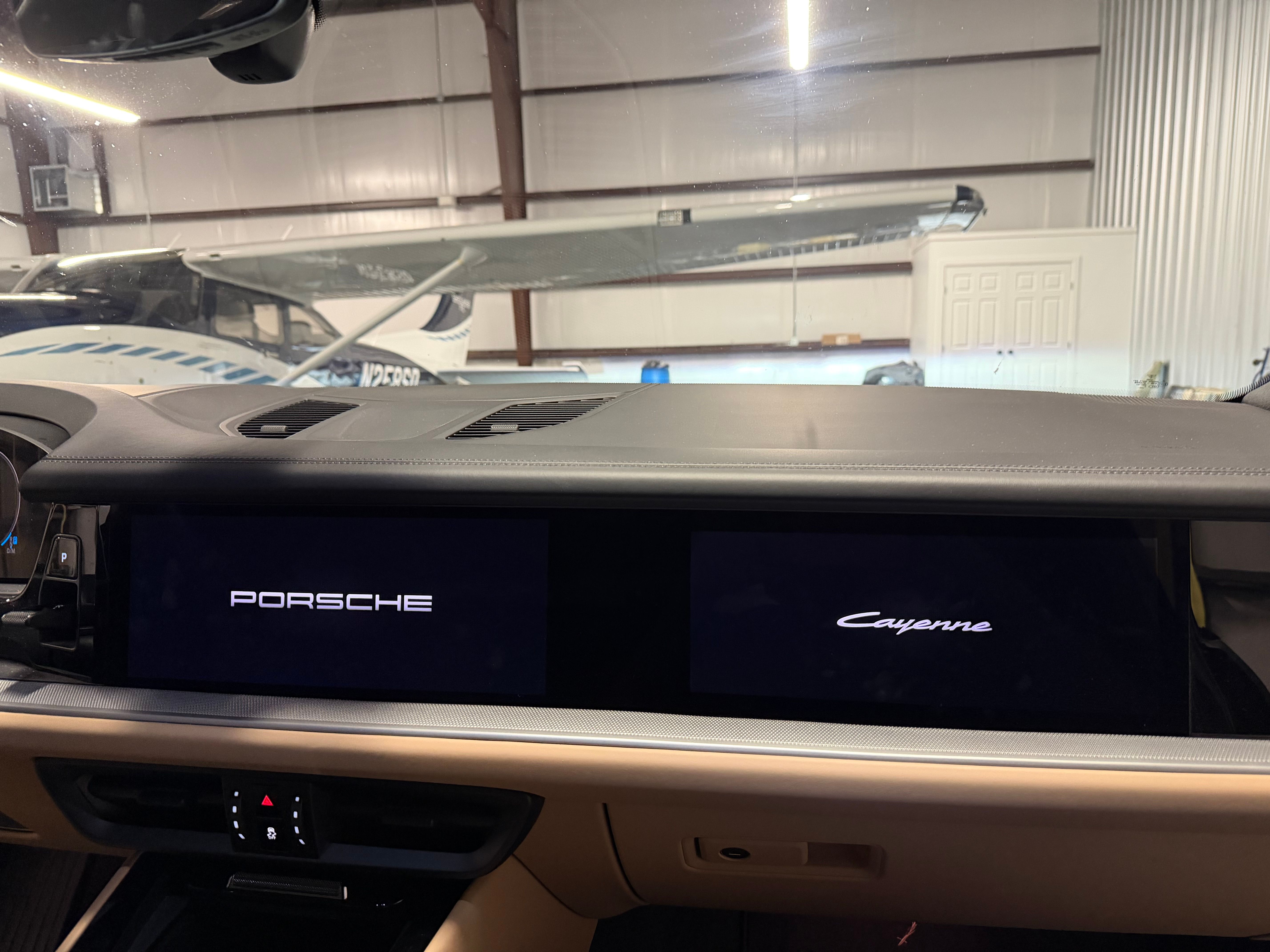 Used 2025 Porsche Cayenne AWD/4WD image 14