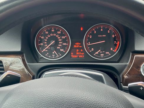 Used 2011 BMW 335i Convertible image 5