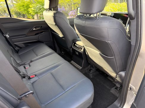 Used 2024 Lexus GX 550 w/ Accessory Package (Z1) AWD/4WD image 15