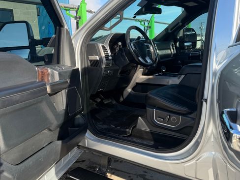 Used 2017 Ford F350 Platinum w/ Platinum Ultimate Package image 6