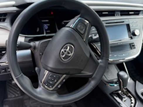 Used 2016 Toyota Avalon Limited image 5