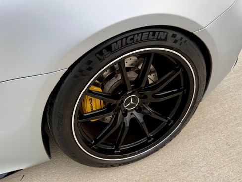 Used 2018 Mercedes-Benz AMG GT R image 19