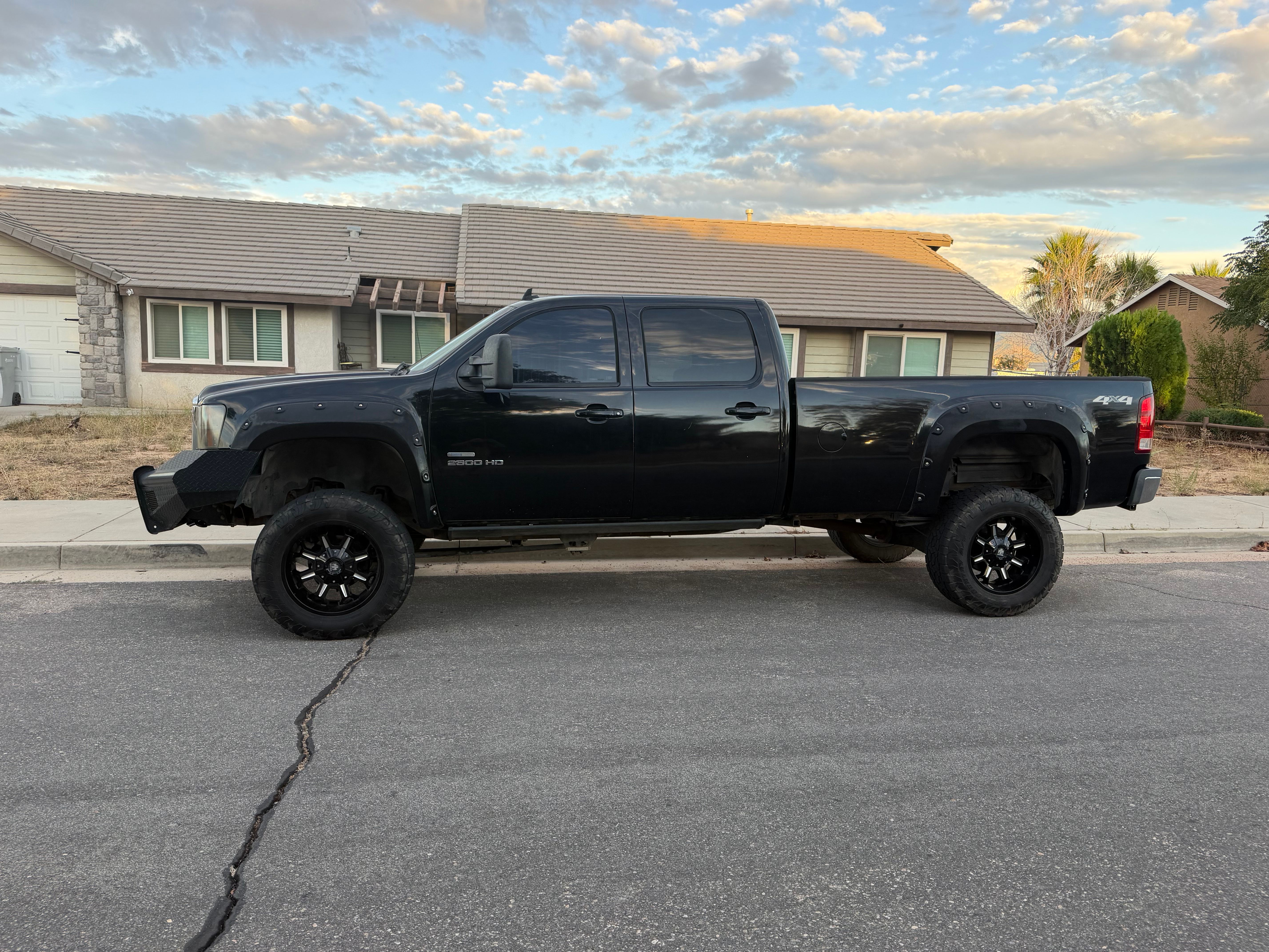 Used 2010 GMC Sierra 2500 SLT w/ SLT Convenience Package AWD/4WD image 11