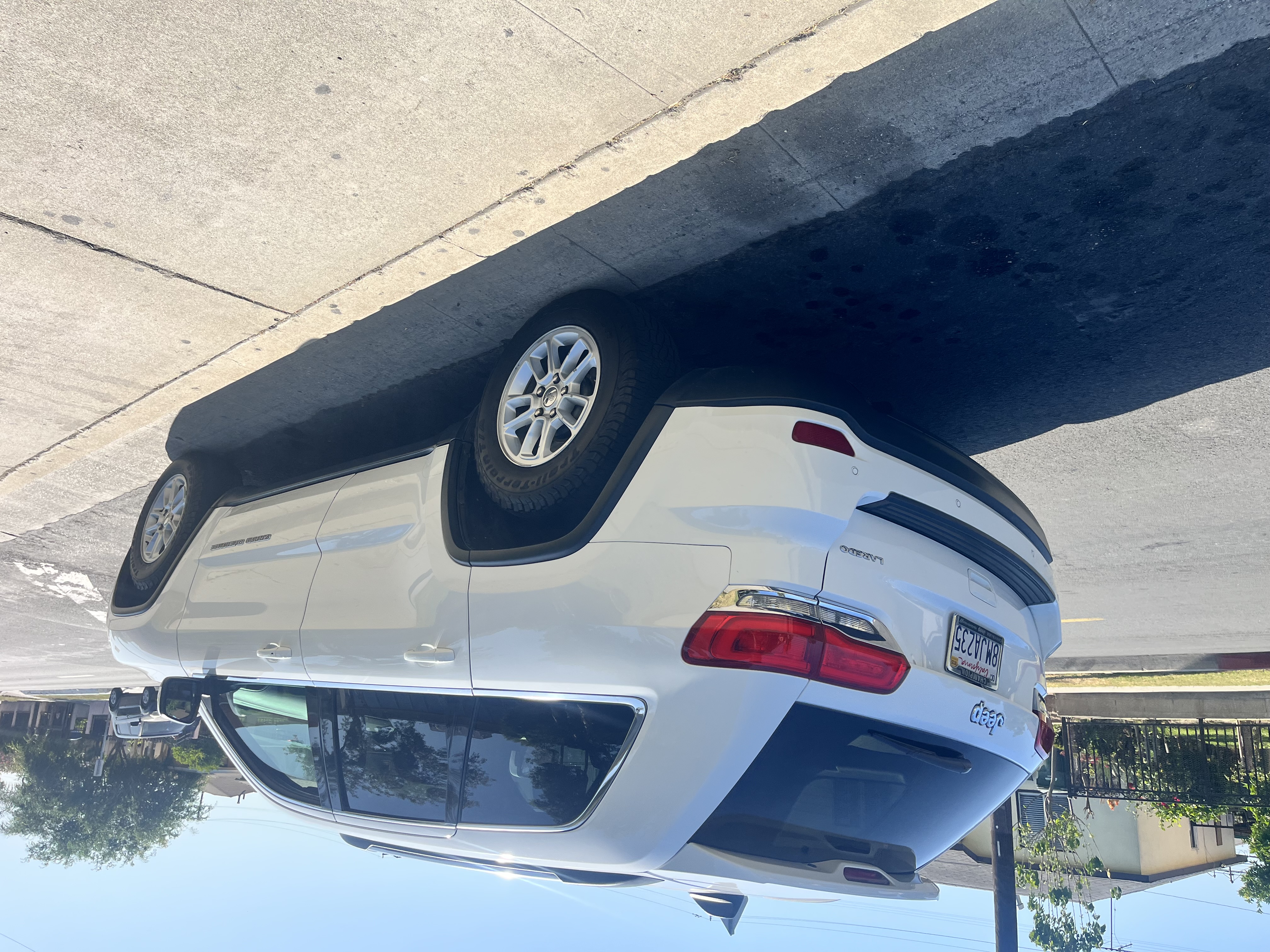 Used 2019 Jeep Grand Cherokee Laredo RWD image 4