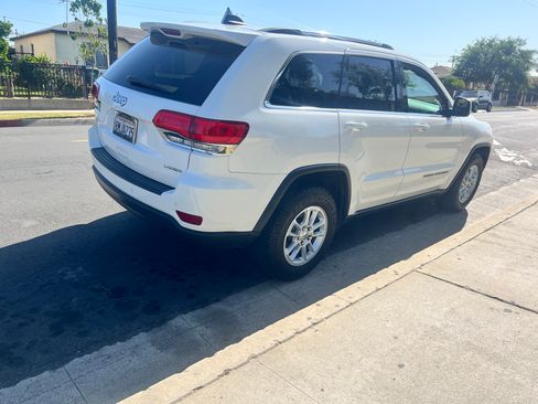 Used 2019 Jeep Grand Cherokee Laredo RWD image 4