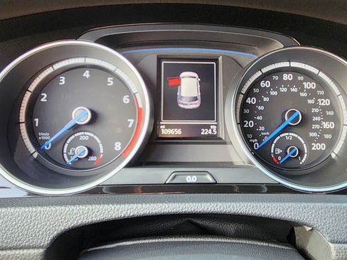 Used 2016 Volkswagen Golf 4-Door image 22