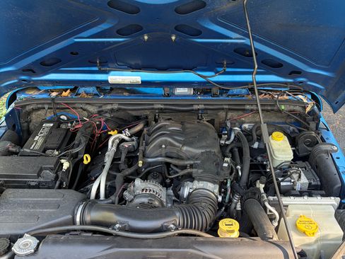 Used 2015 Jeep Wrangler Unlimited Sport w/ Quick Order Package 24S AWD/4WD image 9