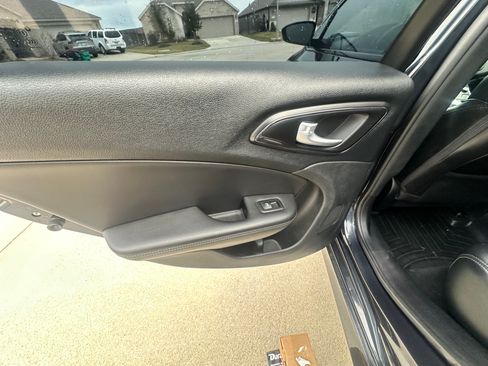 Used 2016 Chrysler 200 S w/ Navigation & Sound Group I image 20