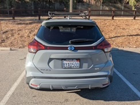 Used 2021 Nissan Kicks SR image 2