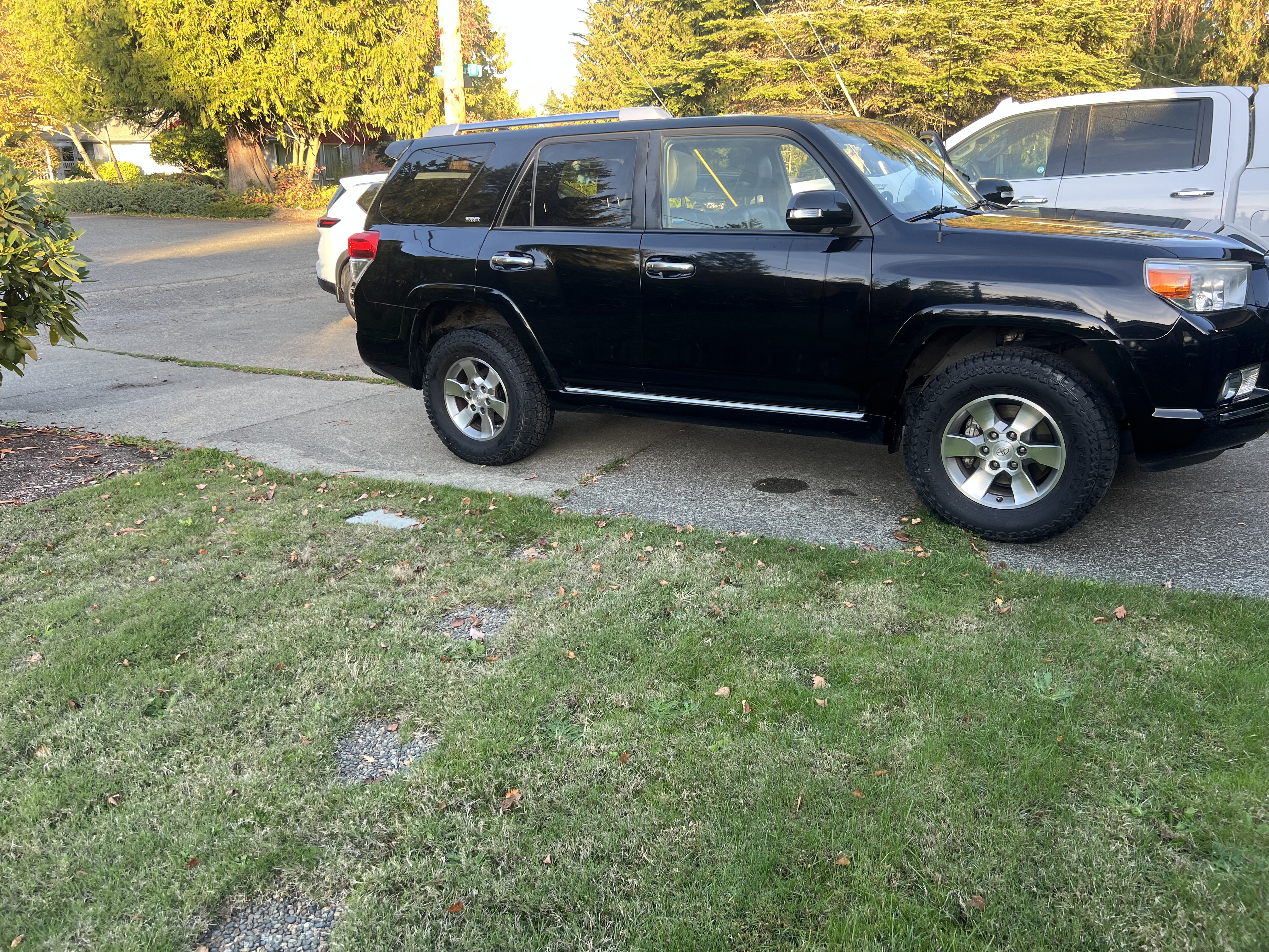 Used 2013 Toyota 4Runner SR5 w/ Convenience Pkg AWD/4WD image 8