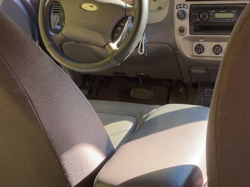 Used 2001 Ford Explorer Sport Trac 4x4 image 11