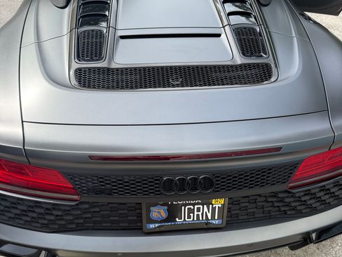 Used 2022 Audi R8 V10 w/ Carbon Exterior Package RWD image 13