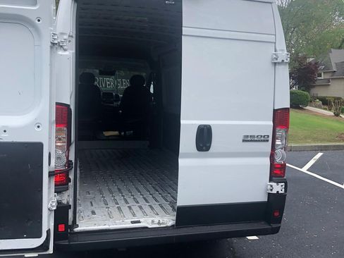 Used 2023 RAM ProMaster 3500 FWD image 2