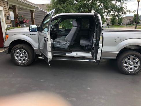 Used 2011 Ford F150 XLT w/ Trailer Tow Pkg image 2