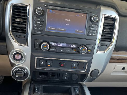 Used 2016 Nissan Titan SL AWD/4WD image 12