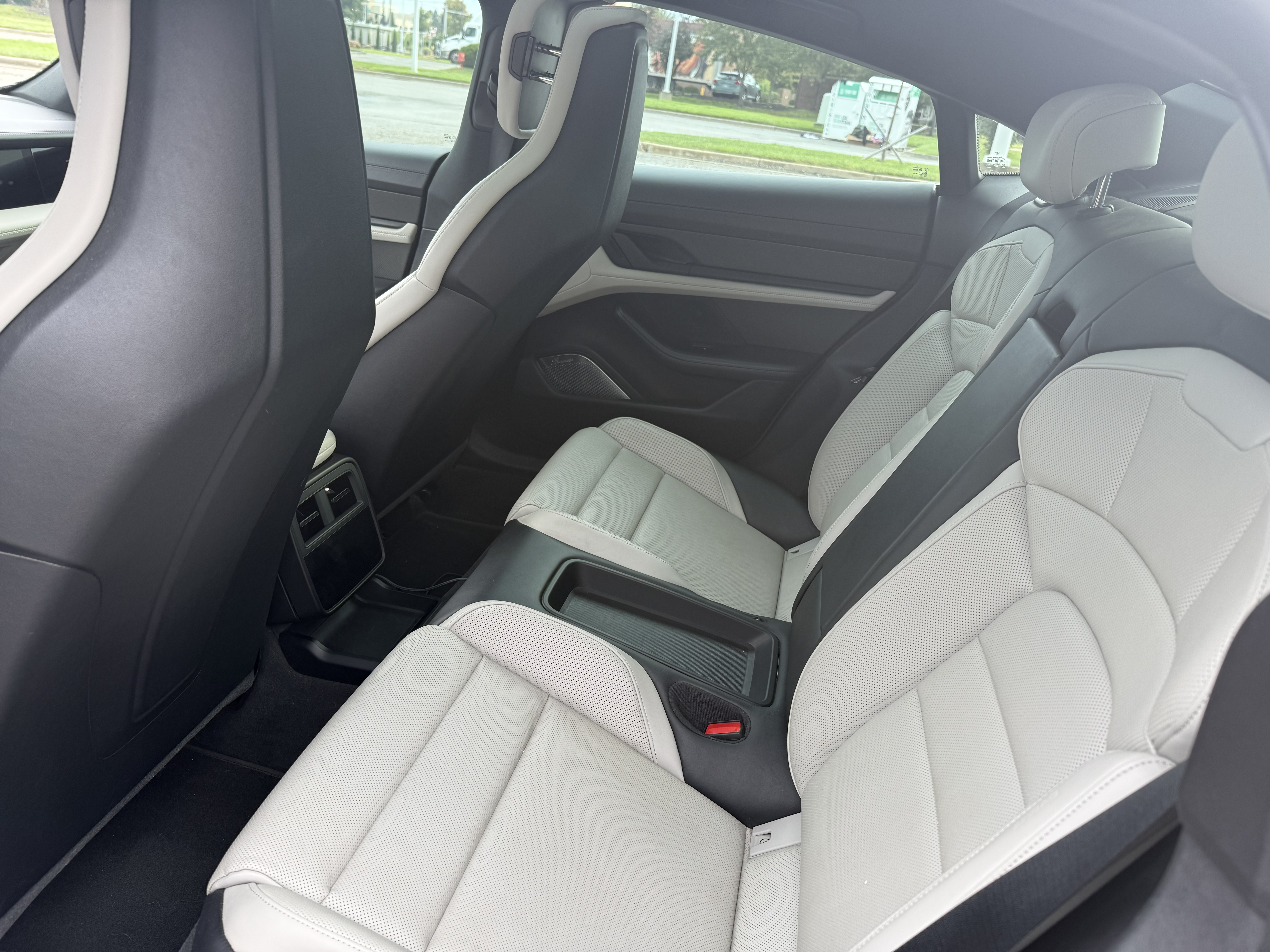 Used 2022 Porsche Taycan RWD image 18