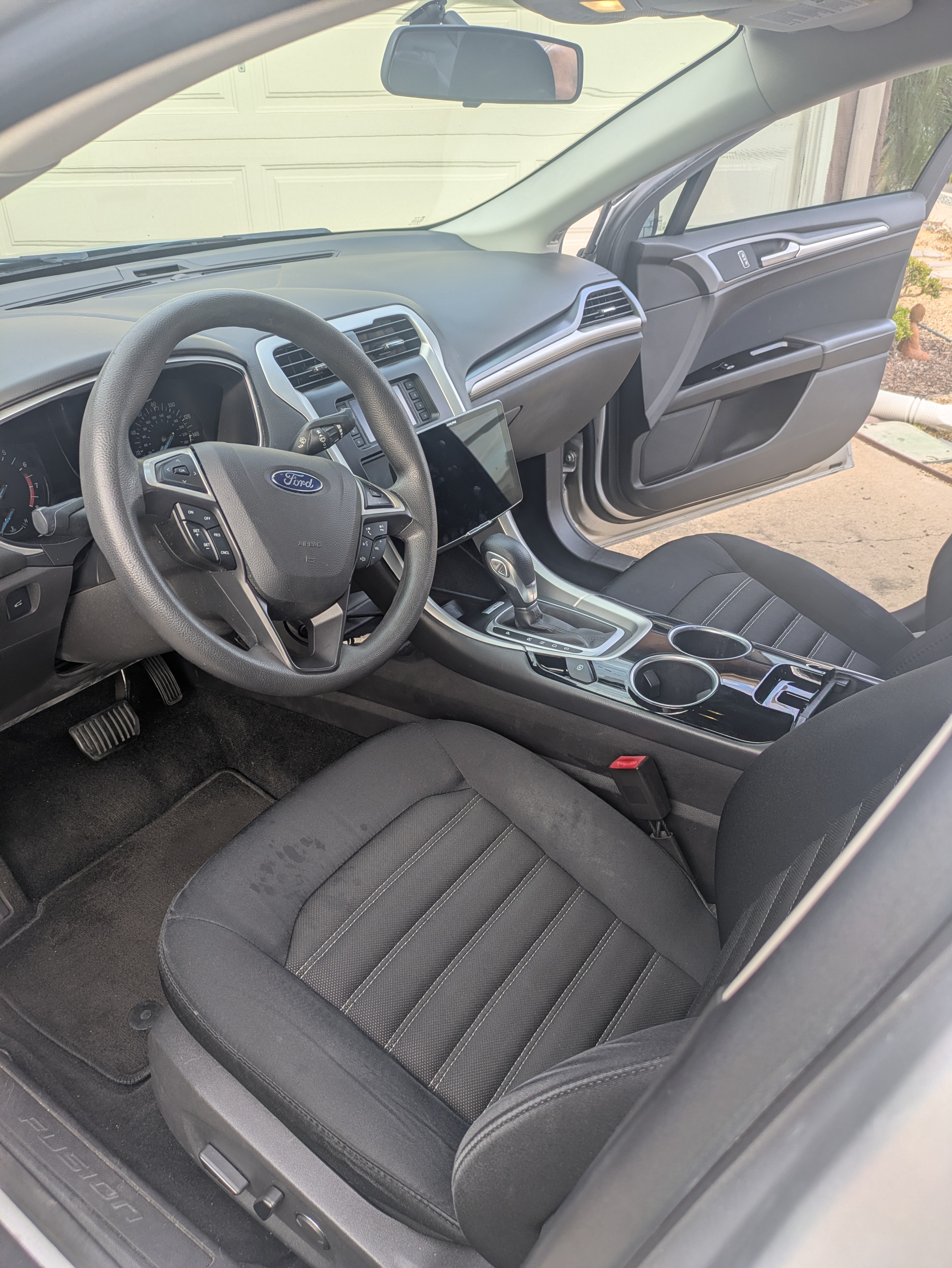 Used 2014 Ford Fusion SE FWD image 9