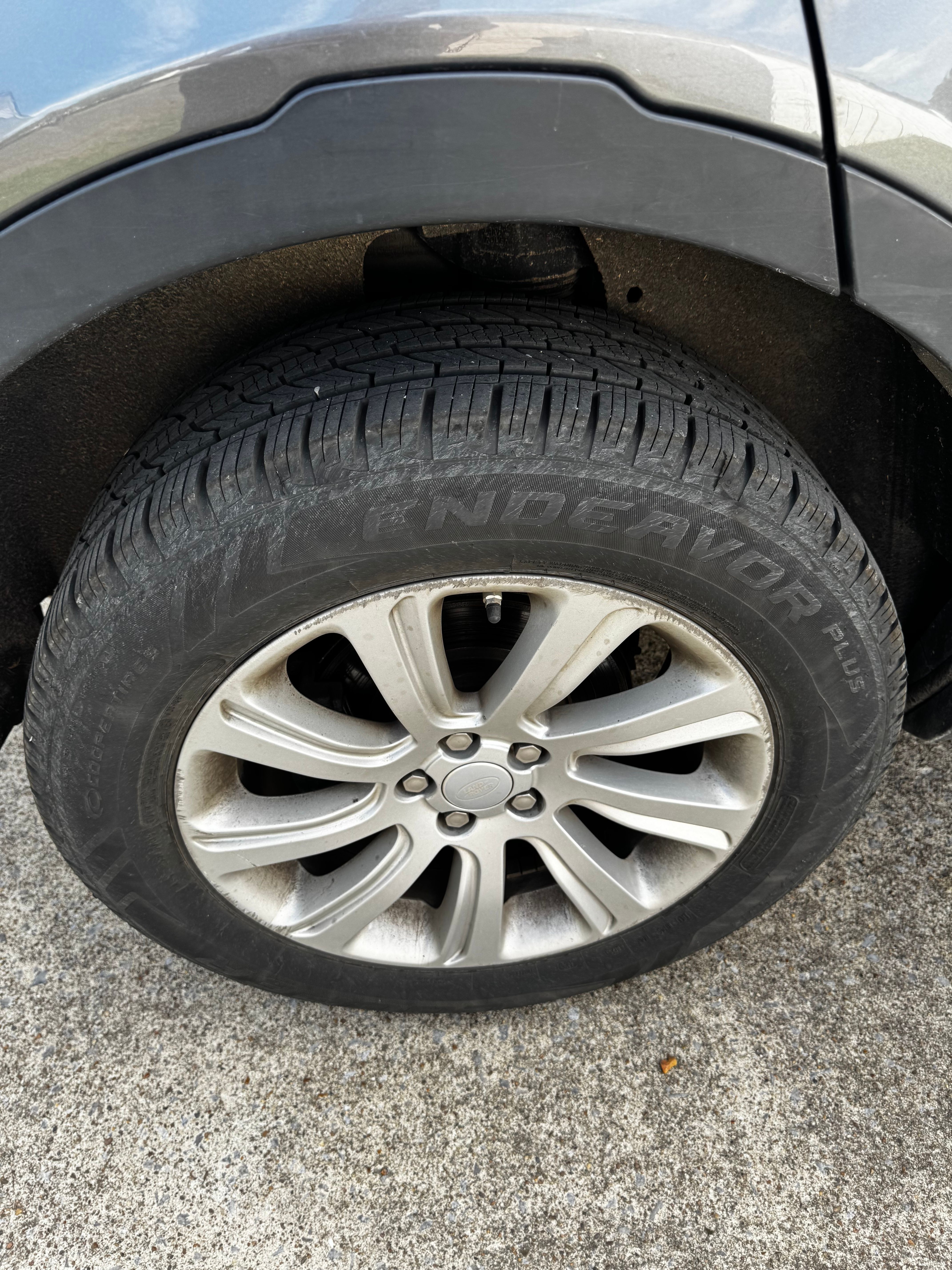 Used 2016 Land Rover Discovery Sport SE AWD/4WD image 23