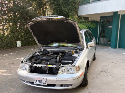 Used 2003 Volvo V40 Wagon 4D image 12